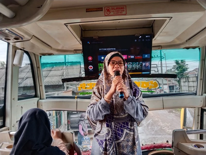 Datangi Ponpes Karangasem, Siswa SD Muwri Darul Arqam dan Studi Pesantren