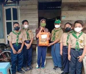SD Muwri Tebar Zakat dan Sembako