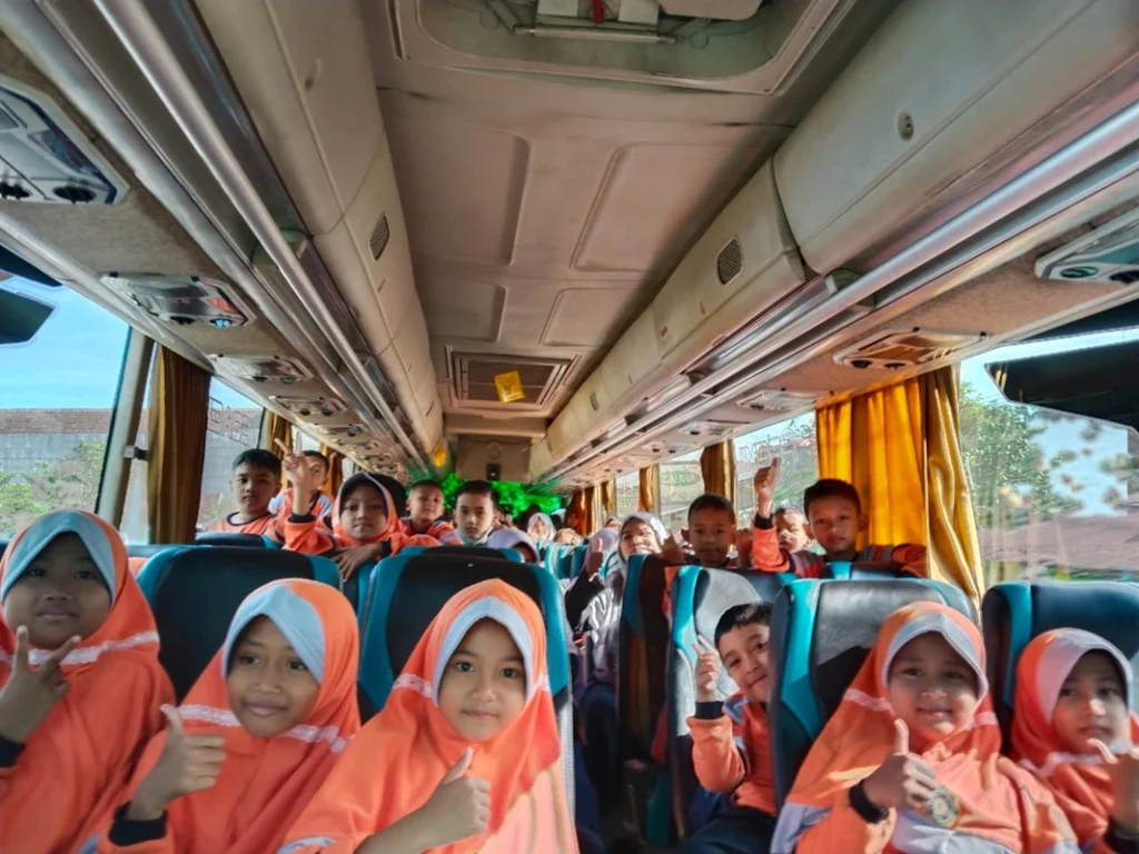Latih Kemandirian, Siswa SD Muwri Outbound di Mini Park Pacet