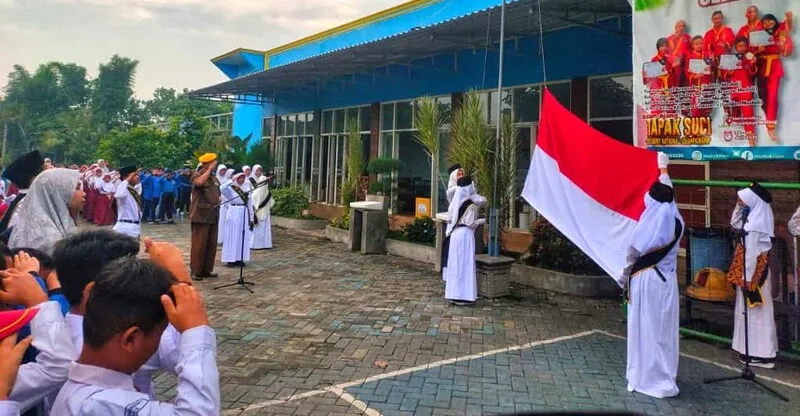 Veteran H. Susianto Ajak Siswa SD Sakri Teladani Jiwa Pahlawan