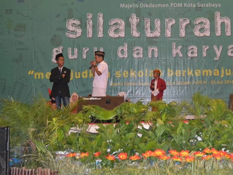 Beginilah Kesenian Druknong yang Dipentaskan Anak-Anak Ini