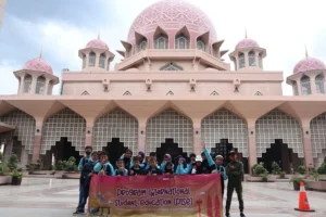 SD Muhammadiyah 18 dan 7 Surabaya PISE ke Malaysia