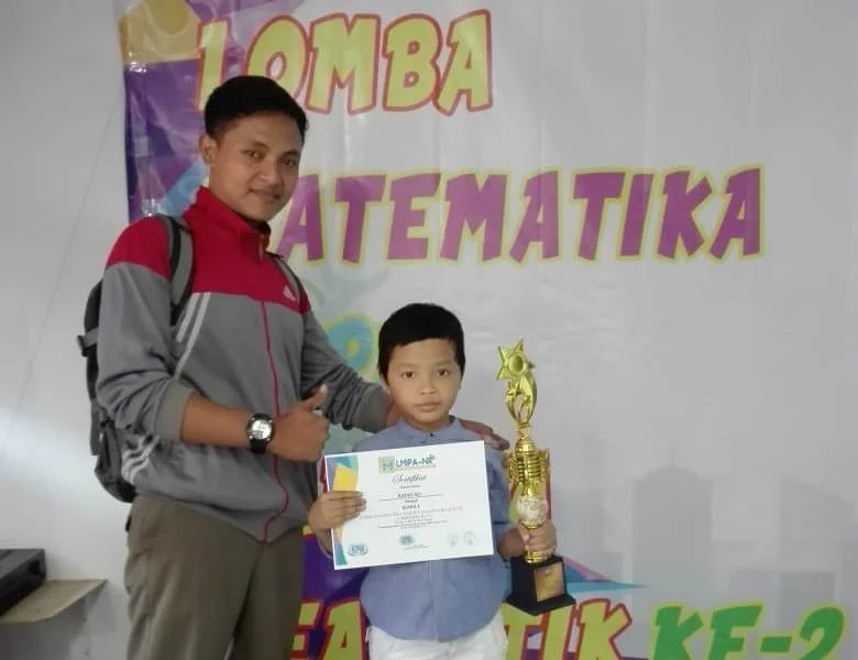 Nama Anaknya Diumumkan Juara Satu, Sang Ibu Langsung Meneteskan Air Mata