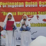 Peringati Bulan Bahasa, Siswa Ini Baca Puisi Dialek Madura