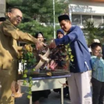 Pelepasan Seratus Burung Menandai Hari Pertama Sekolah