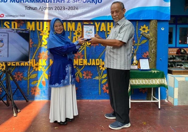 Peringati Bulan Bahasa, SDM 2 Sidoarjo Launching 2 Buku Ini