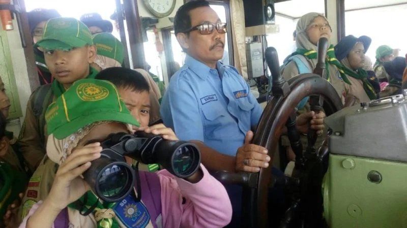 Belajar Karakter Pelaut Ulung dengan Arungi Selat Madura