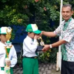 Kumpulkan Infak Tertinggi, Kelas Ini Terima Piala Bergilir