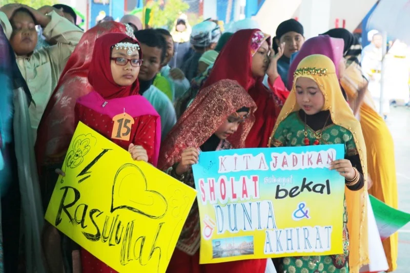 Pawai Isra Mikraj, Anak-Anak Kampanye Shalat