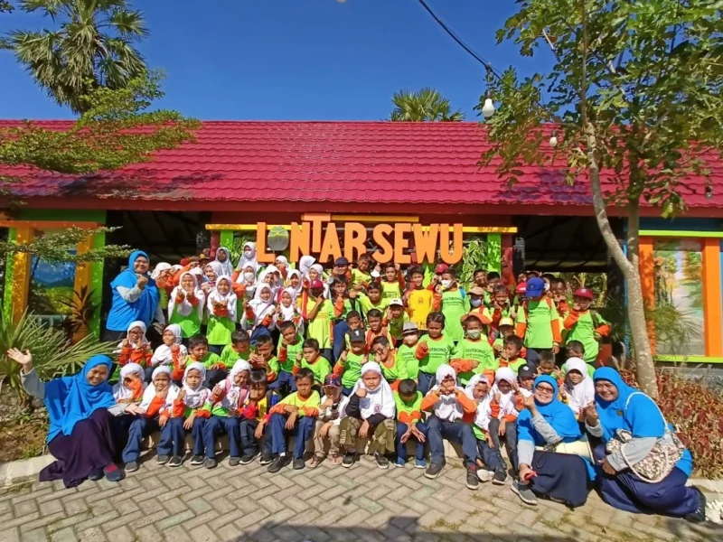 Outdoor Activity SDM 7, Asyik dengan Game Ini