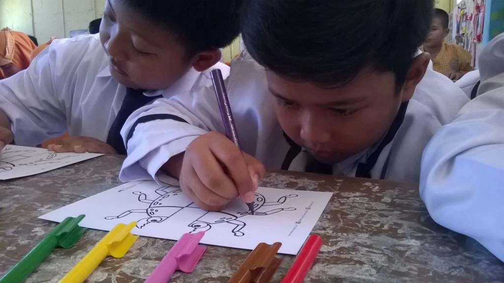 SDM 8 Surabaya Asah Kreativitas Siswanya dengan Menggambar dan Mewarnai