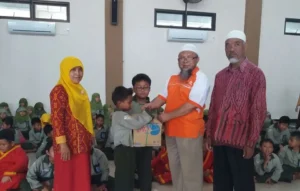 Apresiasi Donatur, Lazismu Jatim Datangi SDM 1 Bangkalan yang Berdonasi untuk Korban Banjir Bima