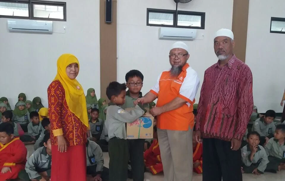 Apresiasi Donatur, Lazismu Jatim Datangi SDM 1 Bangkalan yang Berdonasi untuk Korban Banjir Bima