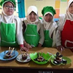 Lomba Hias Kue di Sekolah, Justru Emak-Emak yang Super Heboh