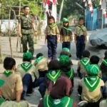 Tunjuk Kokam Melatih Pasukan HW untuk Lomba Gerak Jalan