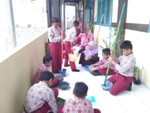 Serunya Mengenal dan Belajar Seni Topeng di SD Muhammadiyah 8 Surabaya