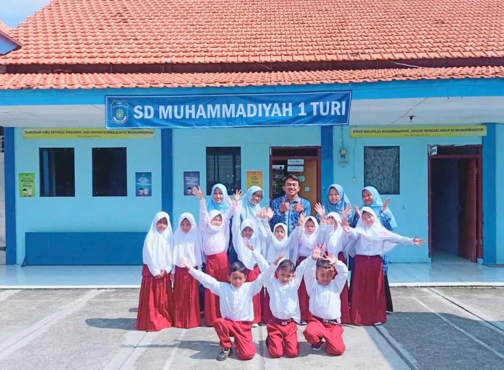 Sekolah Baru Menyambut Kader Muda Militan