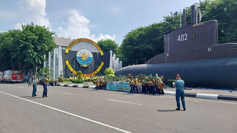 Siapkan Kader Tangguh, Siswa SDMM Kunjungi Koarmatim dan PWM Jatim