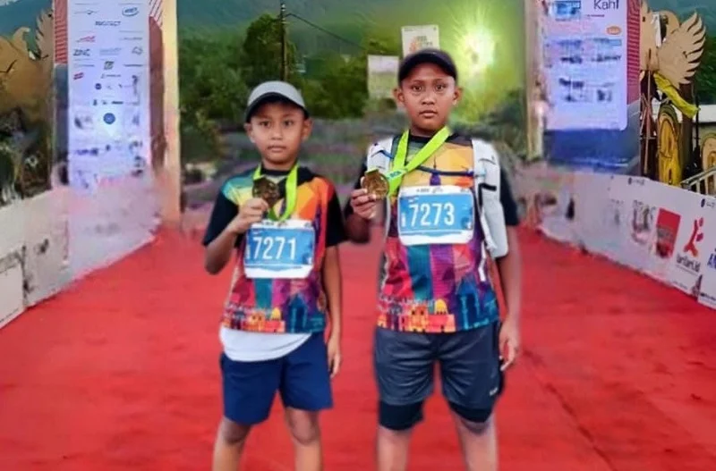 Kakak Beradik Siswa SDMM Kompak Ikuti Lari 7K di Bali