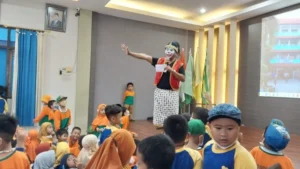 Kunjungi SDMM, Siswa TK Aisyiyah 42 Gresik Disambut Berbagai Kejutan