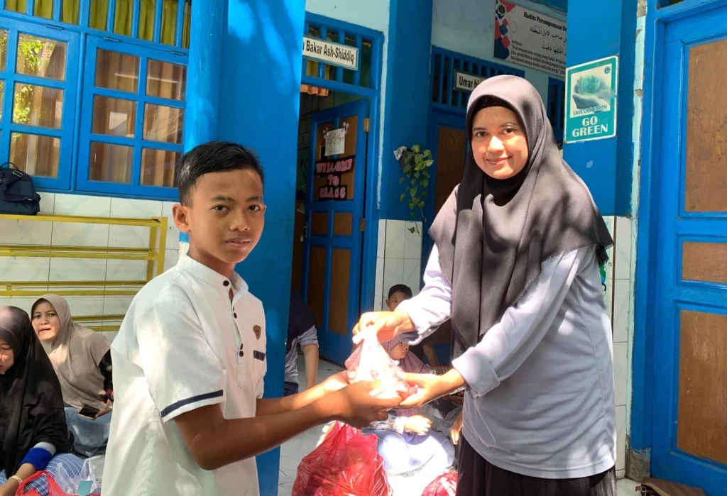 Siswa SD Muwri Latihan Berkurban, Sisihkan Uang Jajan untuk Belajar Berbagi dan Peduli Sesama