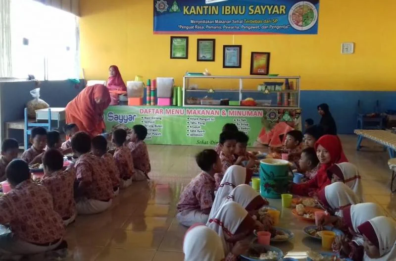 Sekolah Adakan Makan Bersama, Justru Ini yang Terjadi