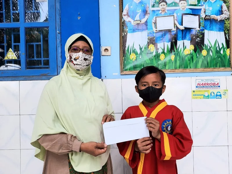 Siswa SD Muwri Ini Donasikan Tabungannya untuk Pembangunan Sekolah