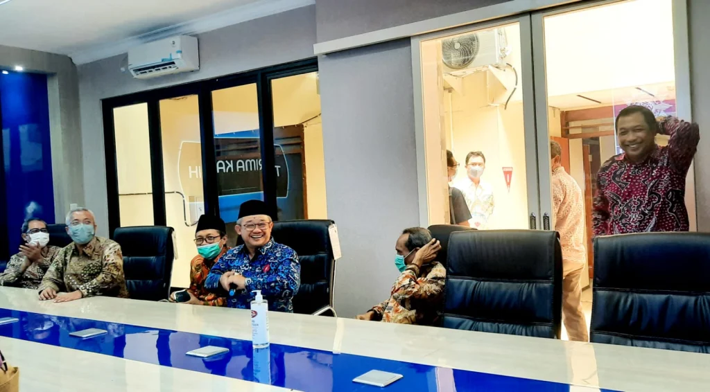 ‘Dubes-Dubes’ Muhammadiyah, Dibanding-bandingke yo Oleh