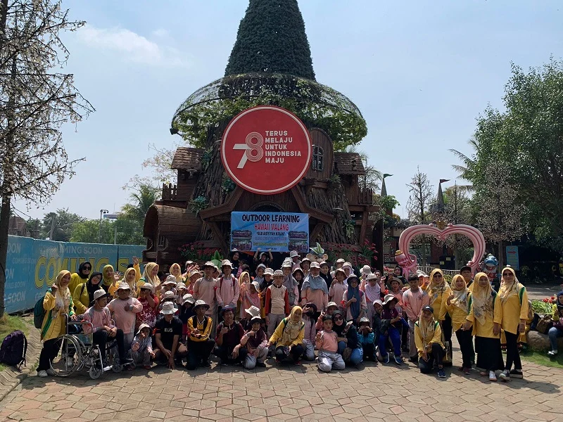 Sambil Terapi, Siswa SLB Aisyiyah Krian Outdoor Learning di Hawai Malang