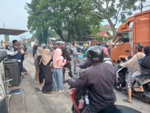 Ortom SMK Muda Genteng Bagikan 500 Takjil Gratis