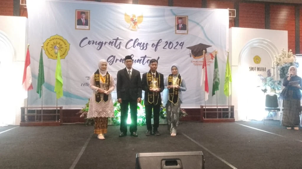 Enam Siswa SMA Muha Raih Penghargaan saat Purnawiyata