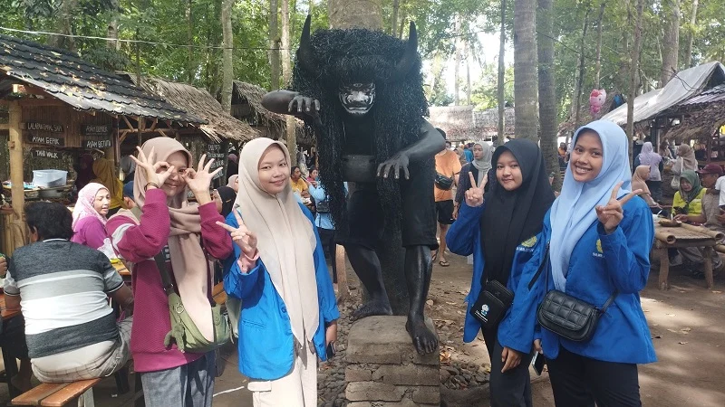 Siswa SMA Muha Genteng Bertandang ke Desa Adat Alas Malang, Ini yang Didapat