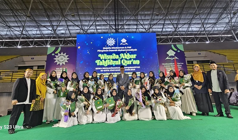 21 Lulusan Terbaik SMA Muhi Yogyakarta Wisuda Akbar Tahfidh