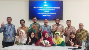 Guru Payakumbuh Sumatera Barat Magang di Smamda Surabaya