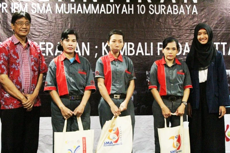 Uniknya Pelantikan IPM SMAM 10 Surabaya: Bertempat di Mall dan Berbagi Mukena untuk Karyawatinya