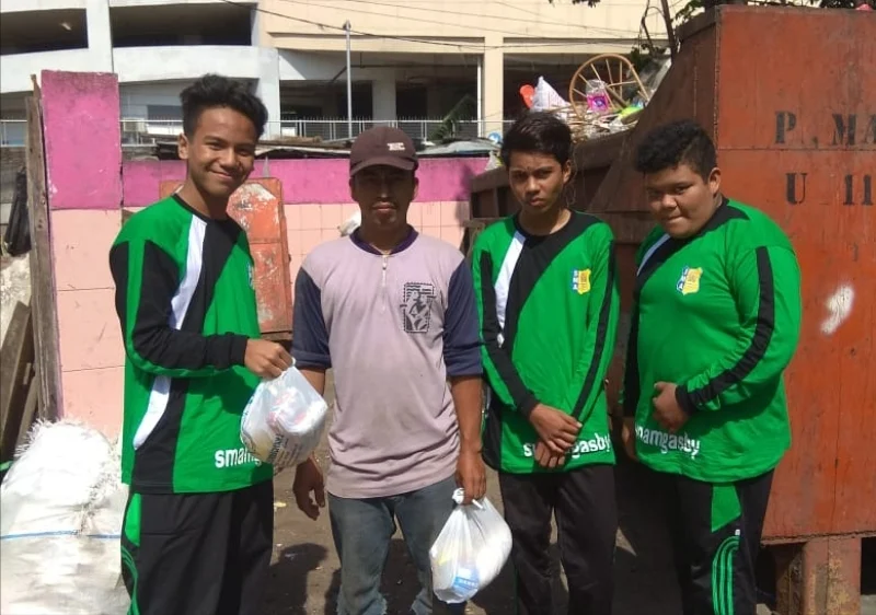 Bagi Sembako ke Warga Dhuafa Menutup Kegiatan Fortasi