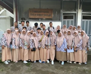 Siswa Smamga Surabaya Blusukan ke Kampung Kauman