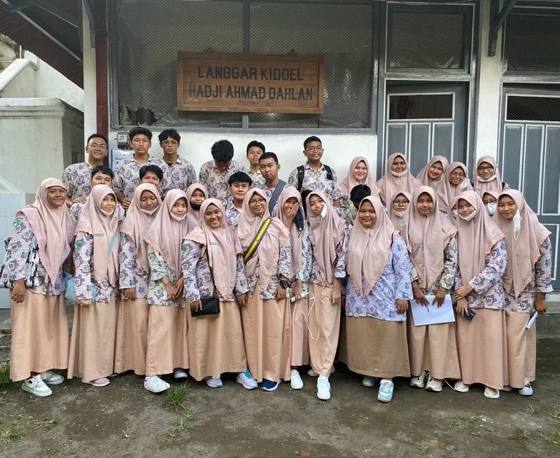 Siswa Smamga Surabaya Blusukan ke Kampung Kauman