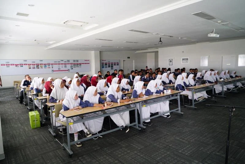 Factory Tour Buktikan Rahasia Minuman Berbakteri