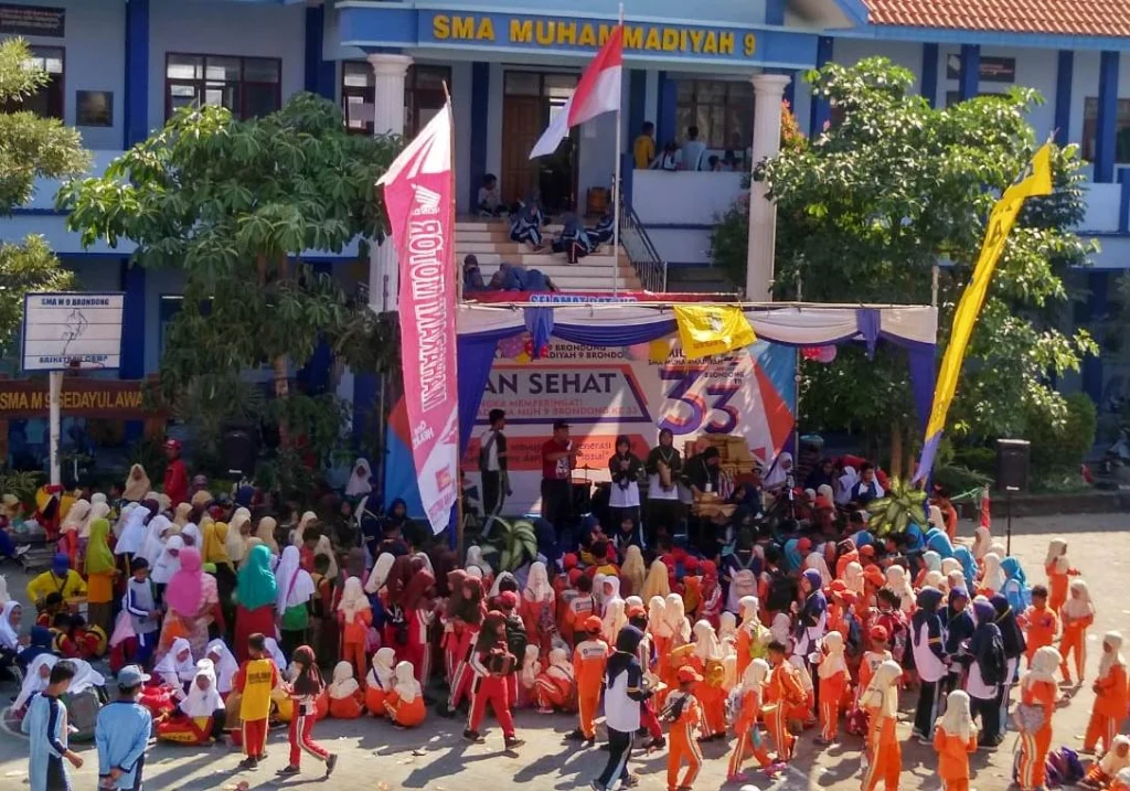 Rayakan Milad, Siswa dan Guru Gelar Jalan Sehat dan Donor Darah