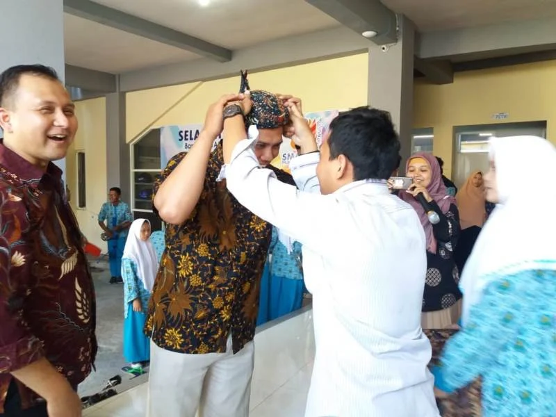 Tim Juri Datang, Para Siswa Menghadang dengan Cara Begini