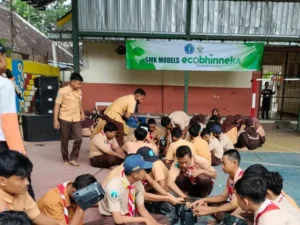 Tanam Biji Lerak, Siswa Milenial Baru Tahu Fungsinya