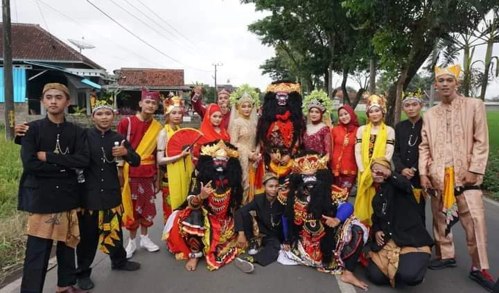 SMK Muda Genteng Ramaikan HUT Jatim dengan Karnaval dan Pameran Teknologi