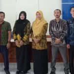 Isak Tangis Guru P3K di Salam Pisah SMK Muda Genteng