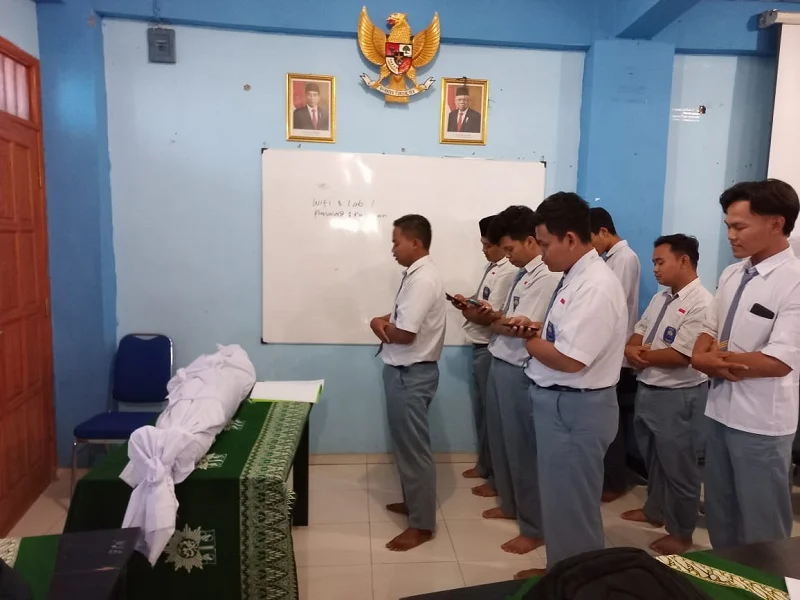 Siswa SMKM 2 Taman Uprak Rawat Jenazah