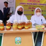 Siswa SMK Muhlibat Membuat Produk Jamu Ini