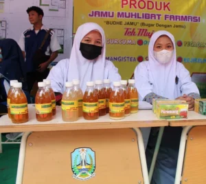 Siswa SMK Muhlibat Membuat Produk Jamu Ini