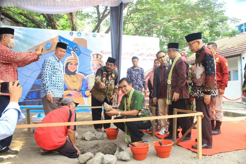 The Miracle Building SMK Mutia, Peletakan Batu Dihadiri Sekum Abdul Mu’ti