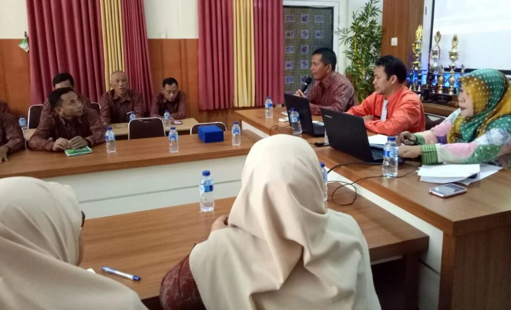 Belajar dari SMK Rujukan Nasional, Membesarkan Sekolah Tak Boleh Cengeng