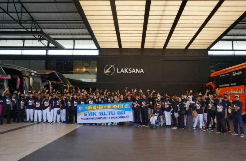 Kunjungan Industri SMK Mutu-Go, Lihat Teknik Perakitan Bus